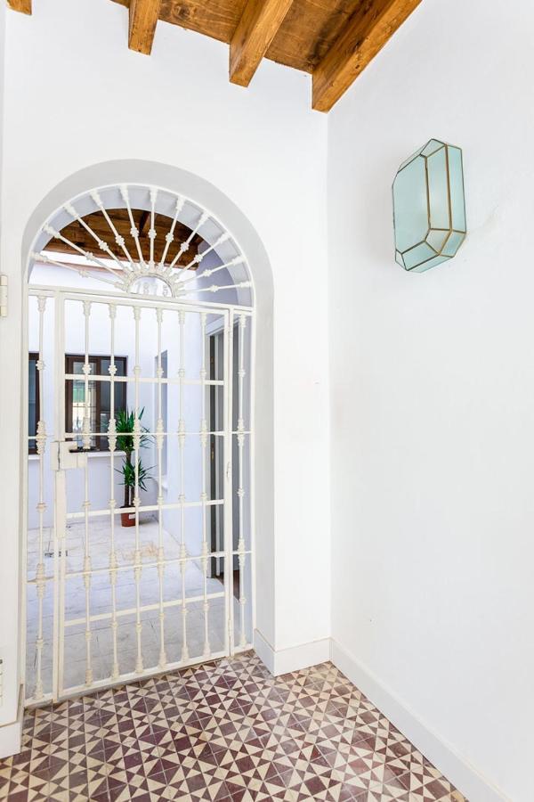 Stunning Apartment In Central Sevilla Bagian luar foto