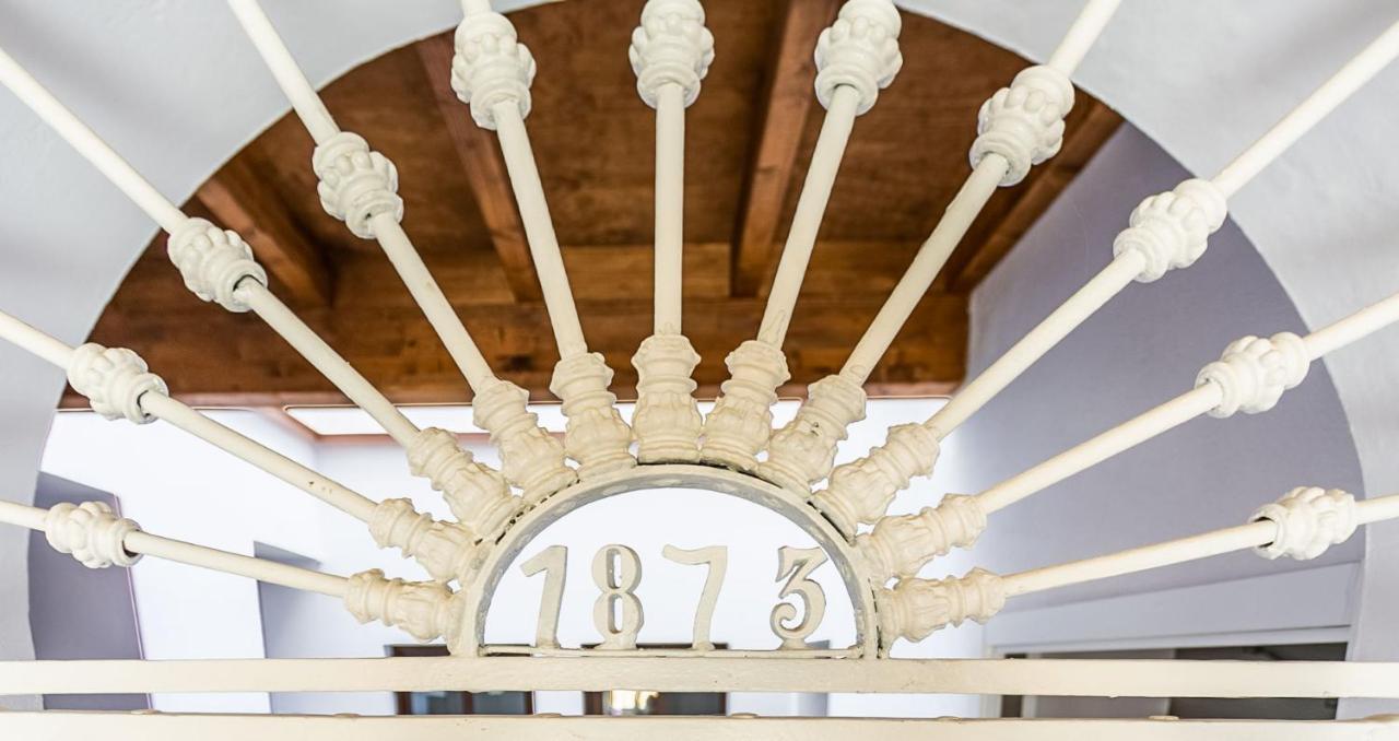 Stunning Apartment In Central Sevilla Bagian luar foto